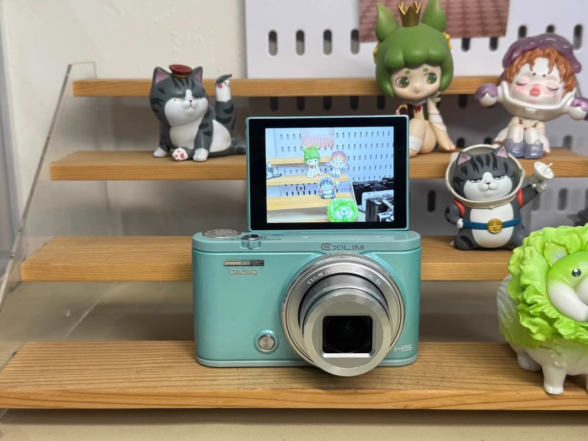 Casio Exilim EX-ZR5000 Digital Camera green - 12.1MP 5x Optical
