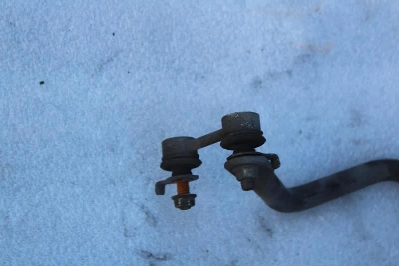 Barra estabilizadora trasera Lexus SC400 1999 Foto 3 de 4