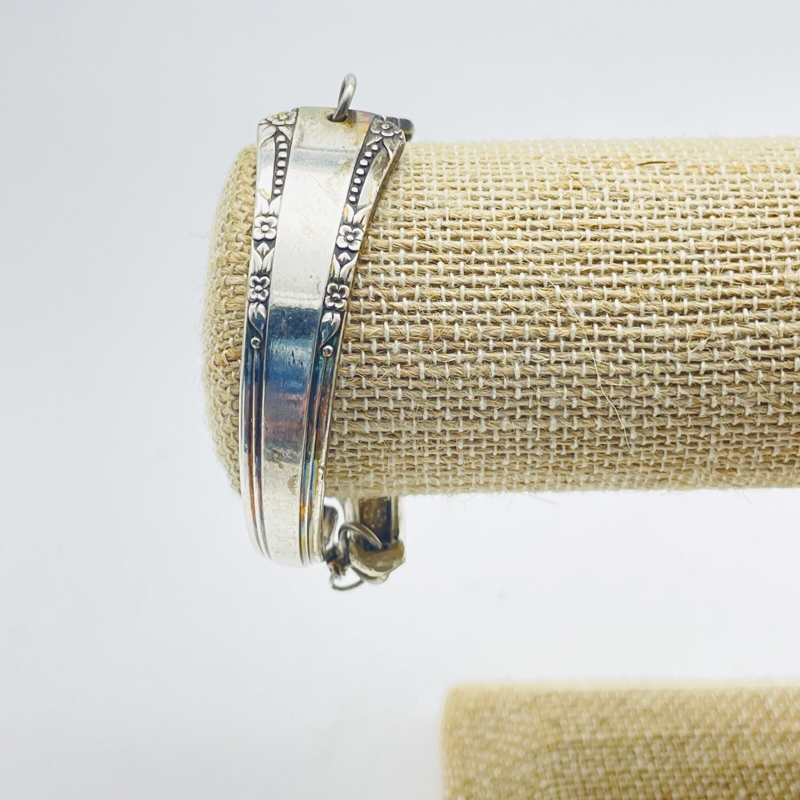 ONEIDA Signed Silver Tone Hinged Bangle Bracelet … - image 8