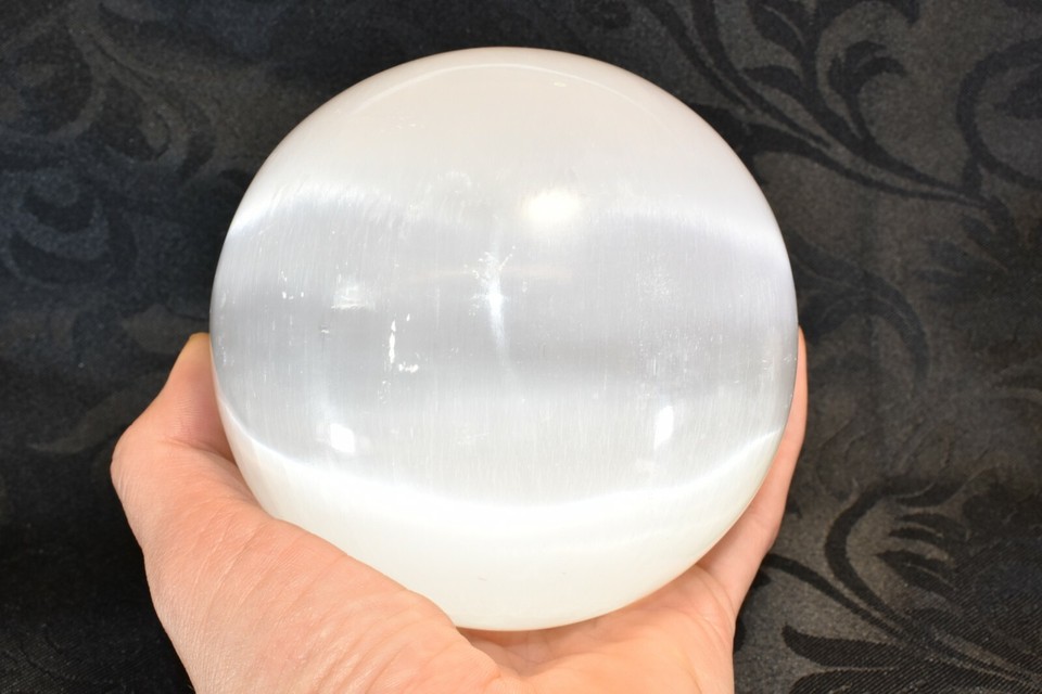 Selenite Stone Sphere/ Ball, For Healing. Reiki At Rs 2300/kg In Khambhat - Foto 4