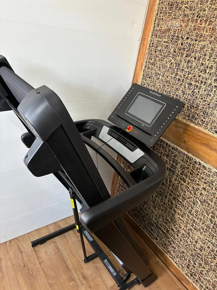 NordicTrack Exp 10i Folding Treadmill Walking Machine Cardio RRP £1599 - Image 4 of 4