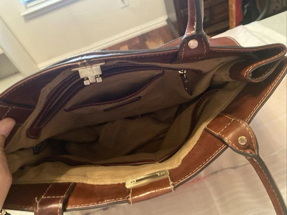 Cartera de Mano Liz Claiborne Charol Cocodrilo Imitación Cuero Marrón Extras Foto 3 de 3