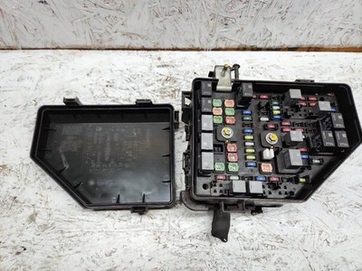 2012 Chevy Traverse Engine Fuse Box Without Tow Package OEM