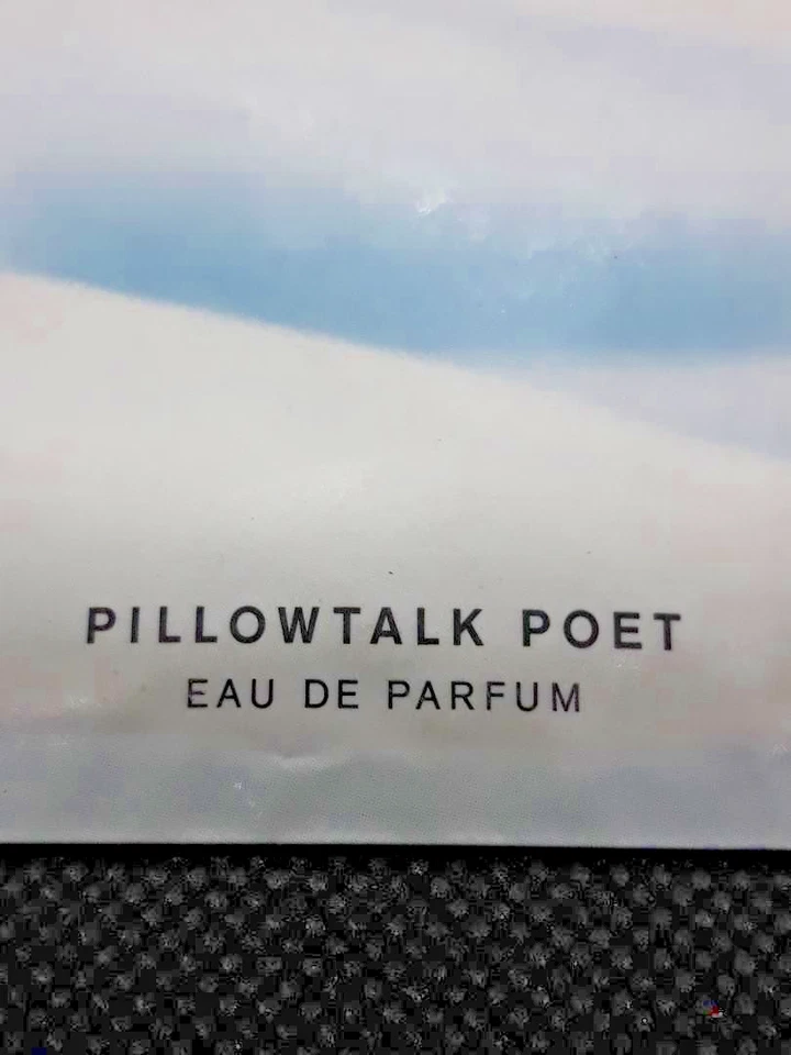 PILLOWTALK POET por PINROSE Eau de Parfum Muestra/Tamaño de Viaje Foto 2 de 4