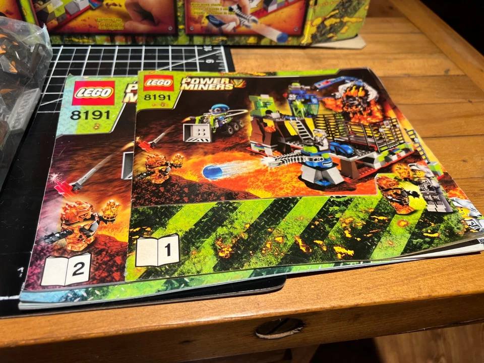 Lego Set # 8191 Power Miners Lavatraz 100% complete with Figs, Box and Manuals! - Image 4 of 4