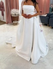 Wedding dress size 6 preowned