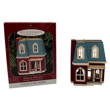 1999 Hallmark Keepsake Ornament House on Holly Lane Nostalgic Houses and Shops