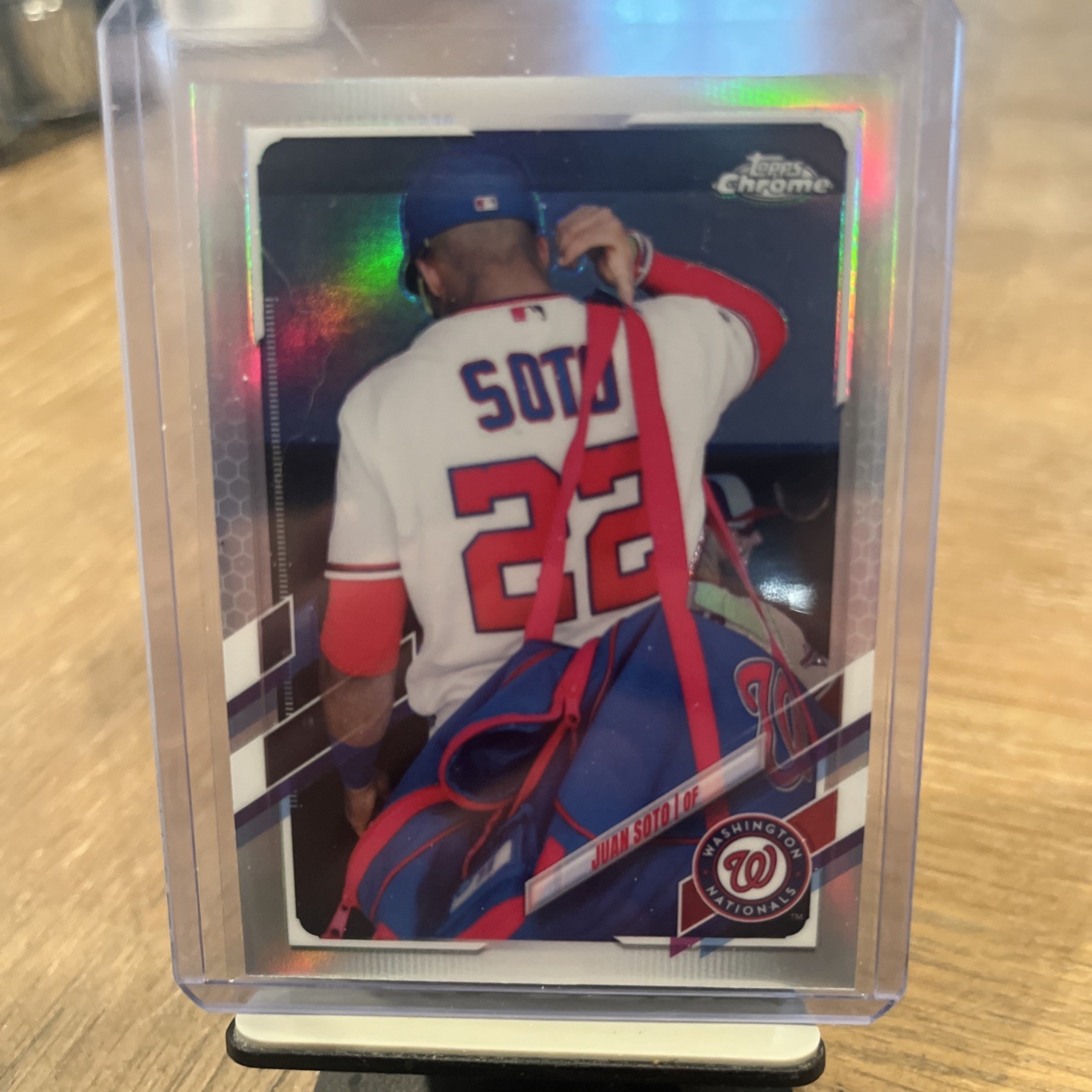 2021 Topps Chrome Image Variation SP (Vertical Bag over Shoulder) Juan Soto #150