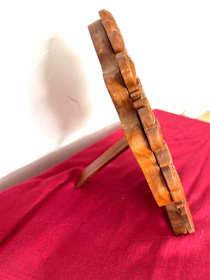 Rompecabezas de monos de madera en un árbol - Exhibición como arte Foto 3 de 3