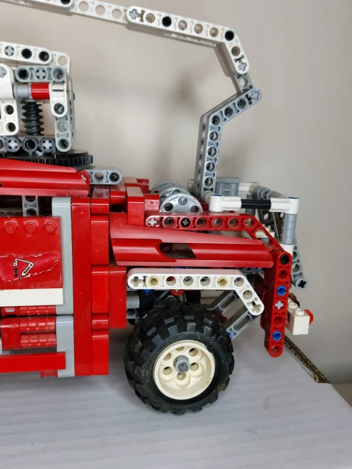 LEGO Technic 8289 Fire Truck, photo 4 of 5