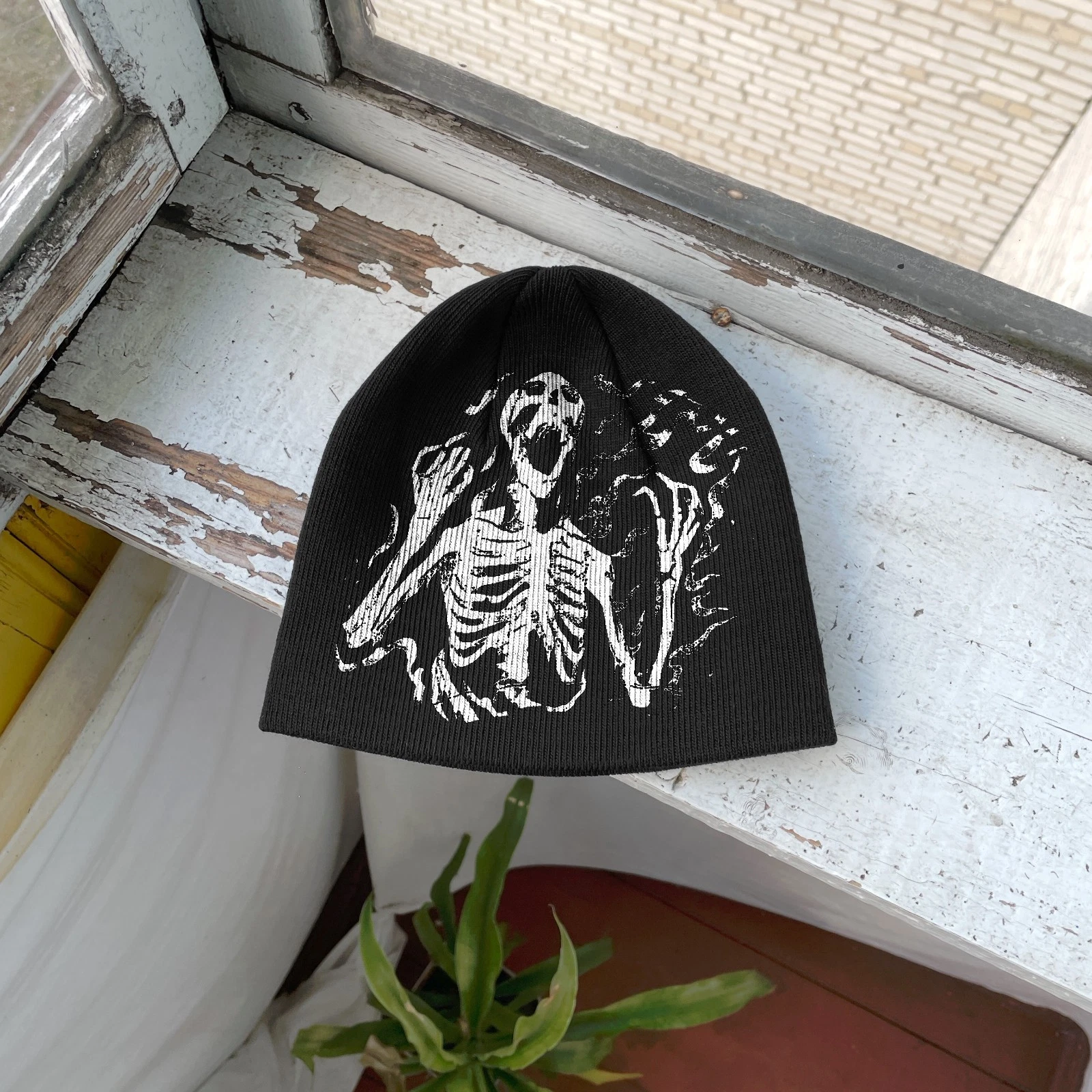 Screaming Skeleton Beanie – Distressed Ghost Horror Grunge Streetwear Hat
Opens in a new window or t