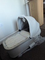 New Venicci Tinum UPline Carrycot (Only) in Stone Beige - (Brand New In Box)