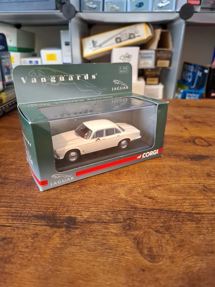 Corgi Vanguards VA08610 Jaguar XJ6 Series Old English White - Image 3 of 4