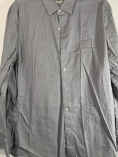 Uniqlo white and gray checkered button-up shirt in size L
