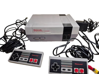 Nintendo NES US Variante mit 2 Controller und Kabeln in Original Styropor Box