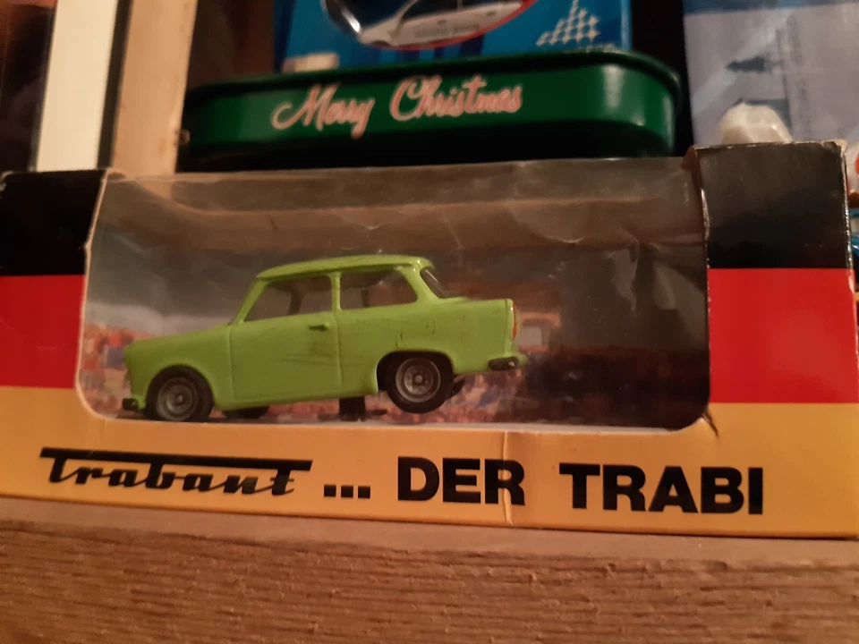 MODELLINO TRABANT AUTO DDR BERLINO EST SCALA 1:43 SCATOLA ORIGINALE COLLEZIONE - Immagine 2 di 4