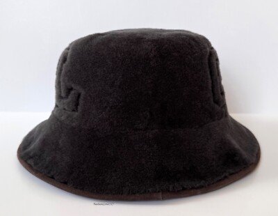 CHANEL ハット　ベルベット NEW 24B CHANEL GREY SHEARLING SUEDE FUR REVERSIBLE LOGO BUCKET