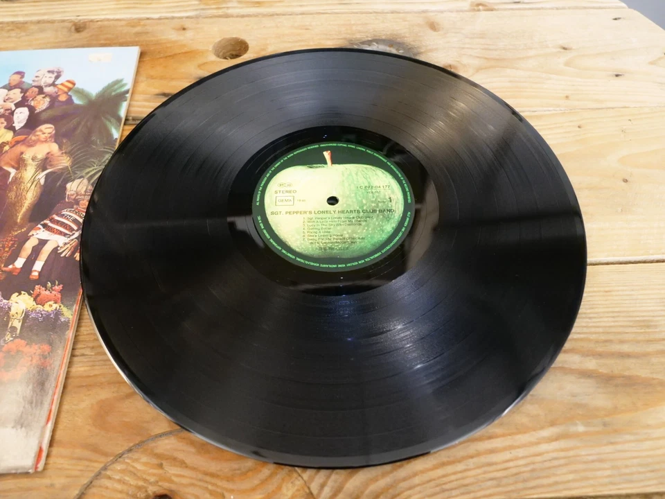 The Beatles Sgt. Pepper's Lonely Hearts Club Band · Lp · 1976, photo 2 sur 5