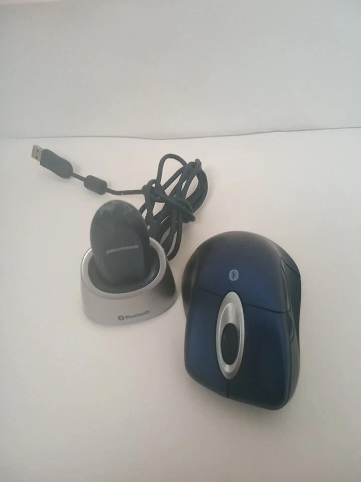 Microsoft Wireless Intellimouse Explorer for Bluetooth With Receiver P/N X08 - Image 3 of 4
