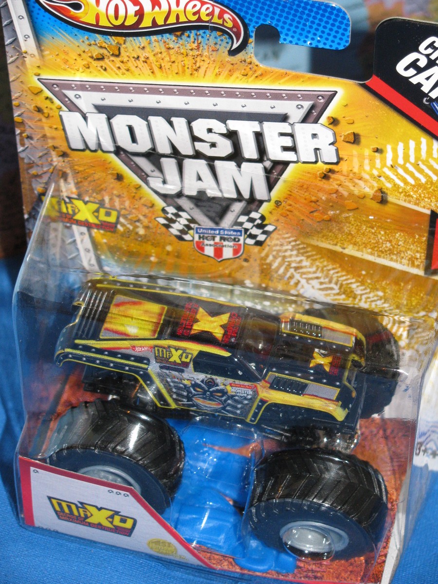 HOT WHEELS MONSTER JAM MAX-D MAXIMUM DESTRUCTION 1st EDITIONS