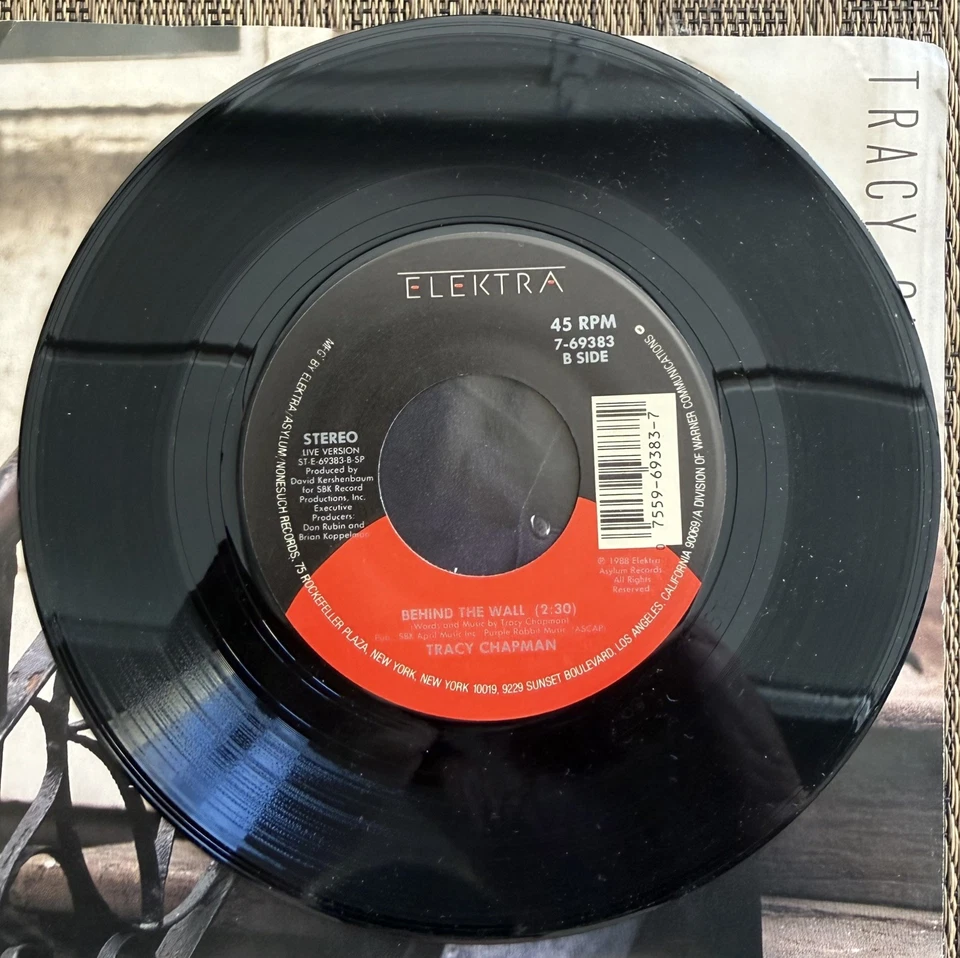Tracy Chapman - Talkin’ bout a Revolution/Behind the Wall - Elektra 7-69383 M PS Foto 4 de 4