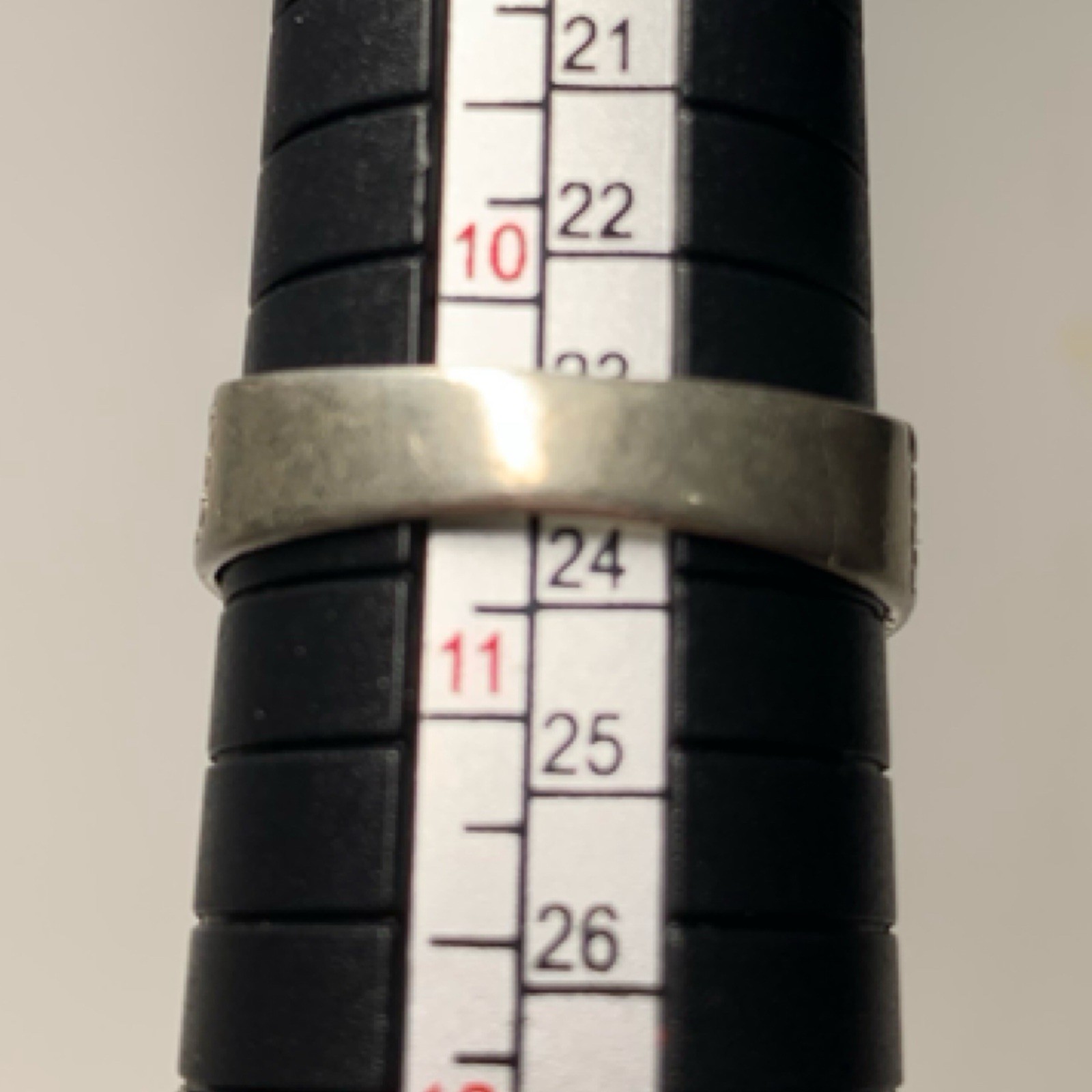 Classic Vintage Solid Silver Ring Featuring Bold … - image 9