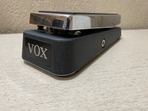 Vox V847 Wah-Wah Foot Pedal, Analog Wah Effects Pedal for Electric Guitar Works