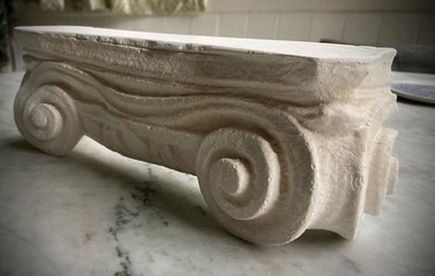 Griechische ionische Säule kapitale Skulptur, Architektur Dekor. Signiert