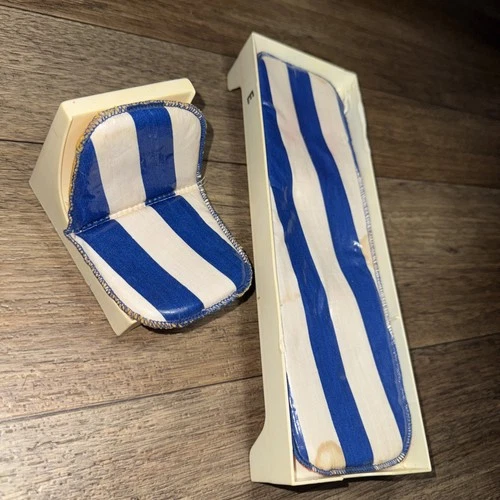 Vintage 1977 ideal suntan Tuesday Taylor’s vacation home chairs (needs A Clean)