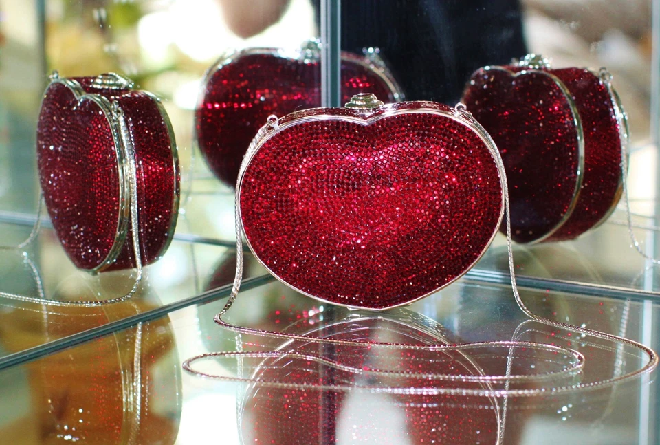 Bolso BOLSO DE MANO JUDITH LEIBER SWAROVSKI CRISTAL ROJO RUBÍ CORAZÓN N ALMA SIAM OSCURO