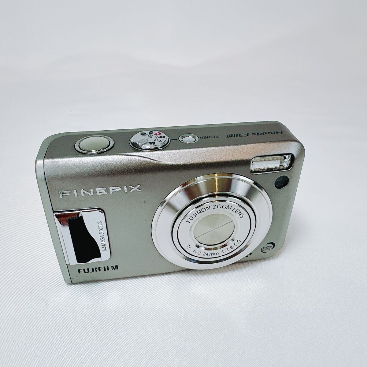 Fujifilm FinePix F31 fd Silver 6.3MP Compact Digital Camera Fujifilm FinePix F31 fd Silver 6.3MP Compact Digital Camera