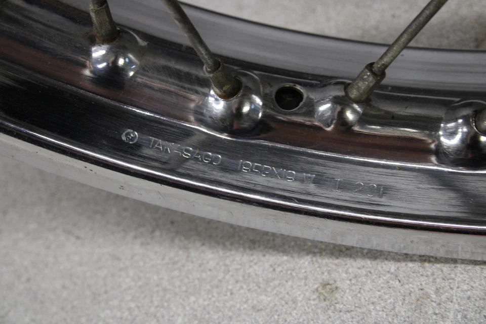 Roda traseira 1972 Yamaha R5C 350 4330.KN - Imagem 4 de 4