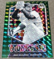 2021 Panini Mosaic Vintage Green Prizm Bert Blyleven #V11
