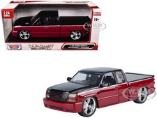 2006 CHEVROLET SILVERADO CUSTOM PICKUP RED  BLACK 1/25 MODEL BY MOTORMAX 79039