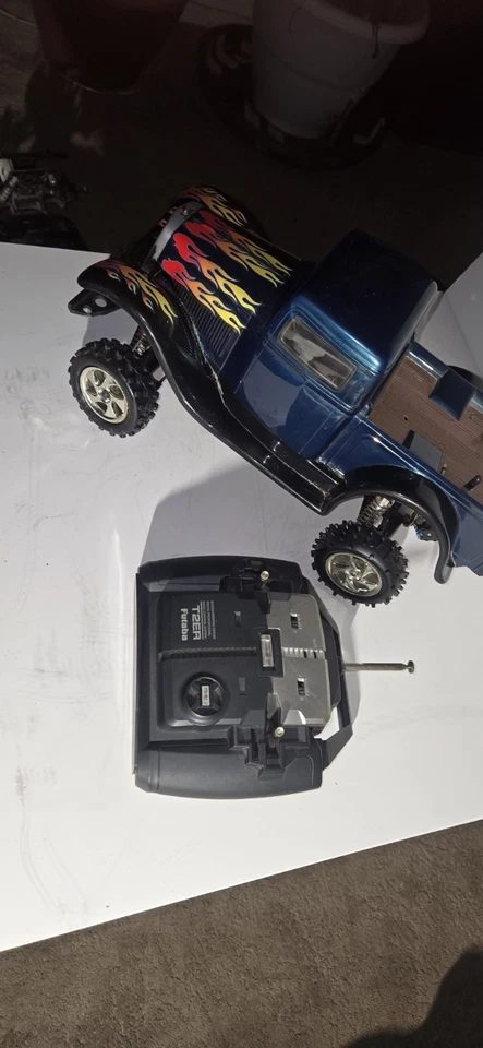 Coche de radiocontrol Kyosho Optima de colección con motor mejorado y control remoto Futuba Foto 2 de 4