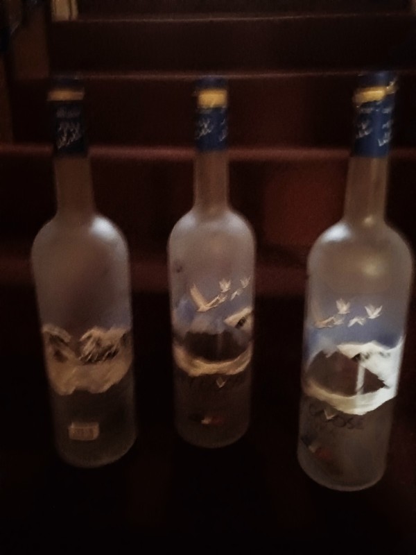 3 "GRAY GOOSE" FRENCH VODKA CLEAR GLASS EMOTY 1.75 L BOTTLES SET.