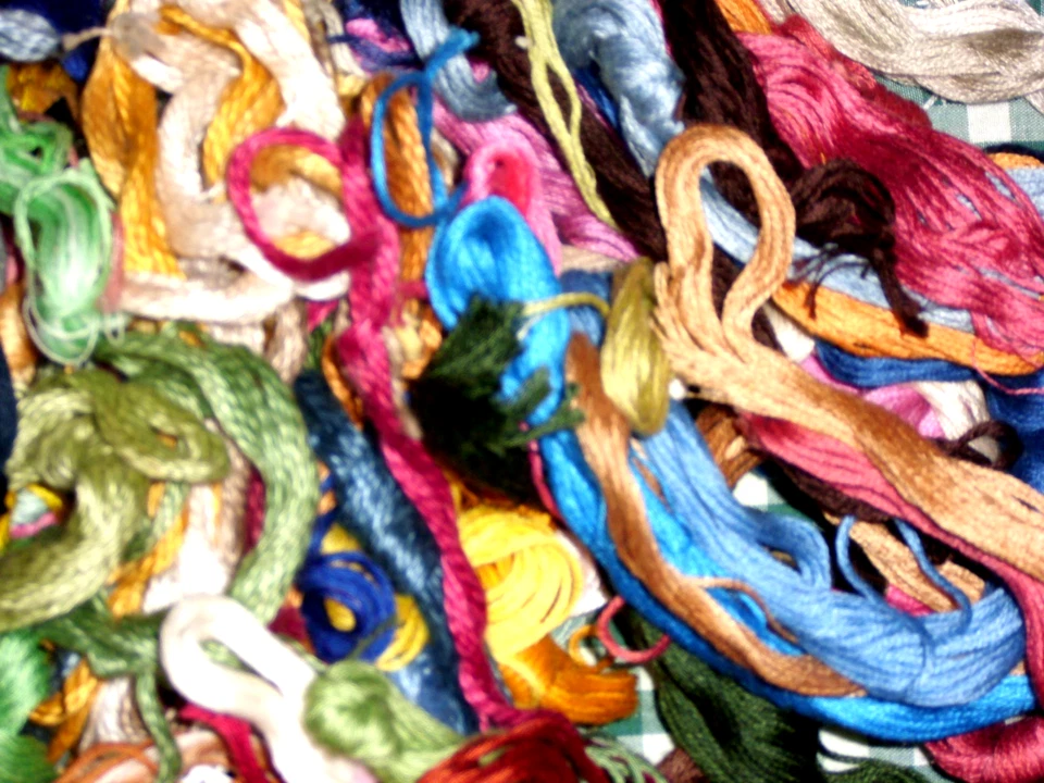 6 oz Lot Unbranded Embroidery Floss Pieces and Partials - Image 3 of 3