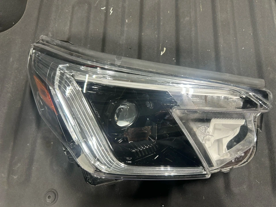 2022 2024 SUBARU FORESTER HEADLIGHT OEM 右乘客侧 LED 带 DRL 铬 — 第 2/4 张图片
