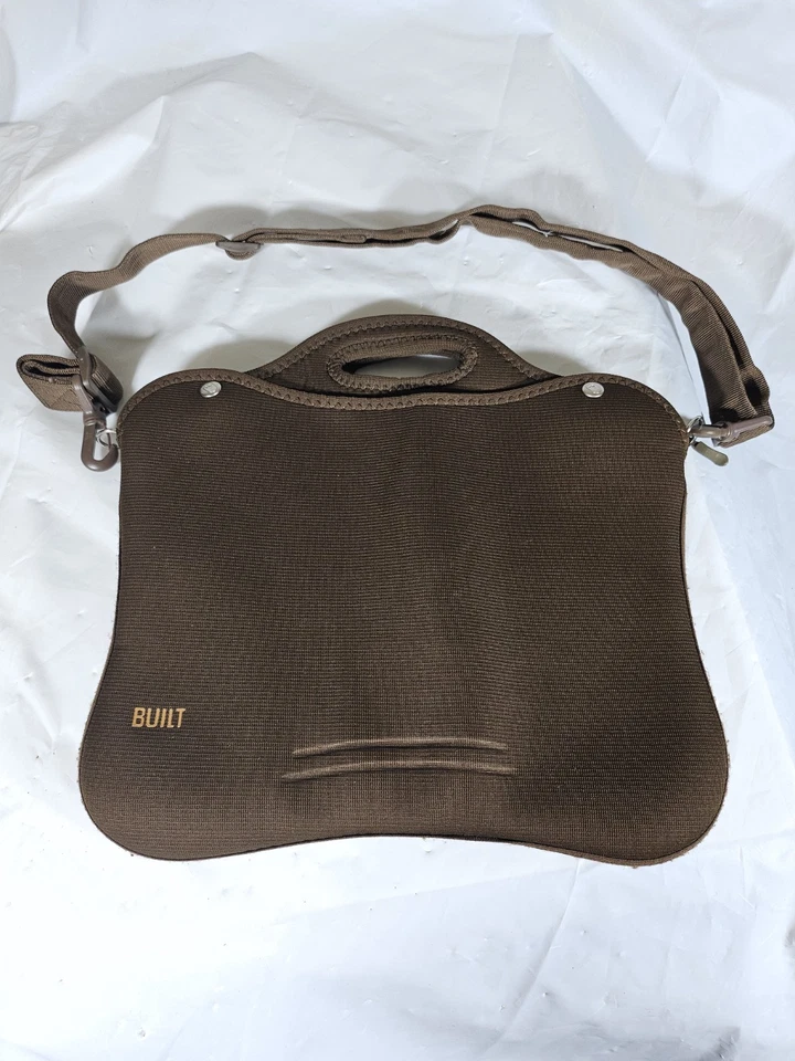 Funda acolchada para computadora portátil de neopreno marrón verde construida en Nueva York con correa ajustable 🔥 Foto 3 de 4