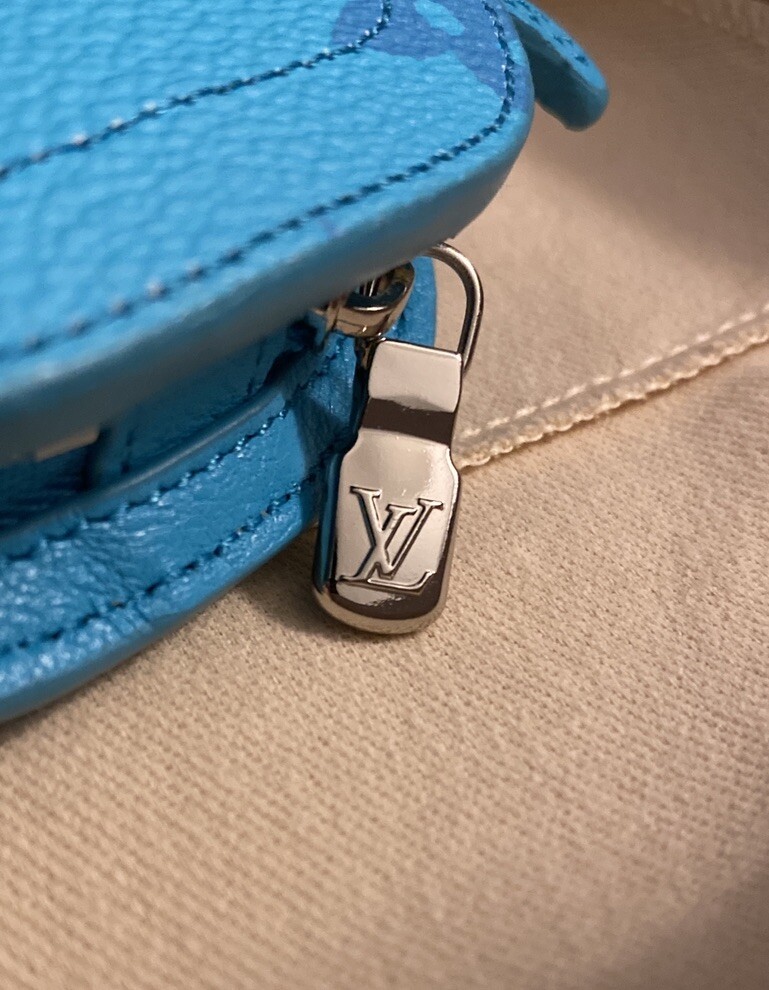 Louis Vuitton BLUE Crab Bag Charm Pre-Fall 24 SOLD OUT Pharrell Williams M01930 image 5
