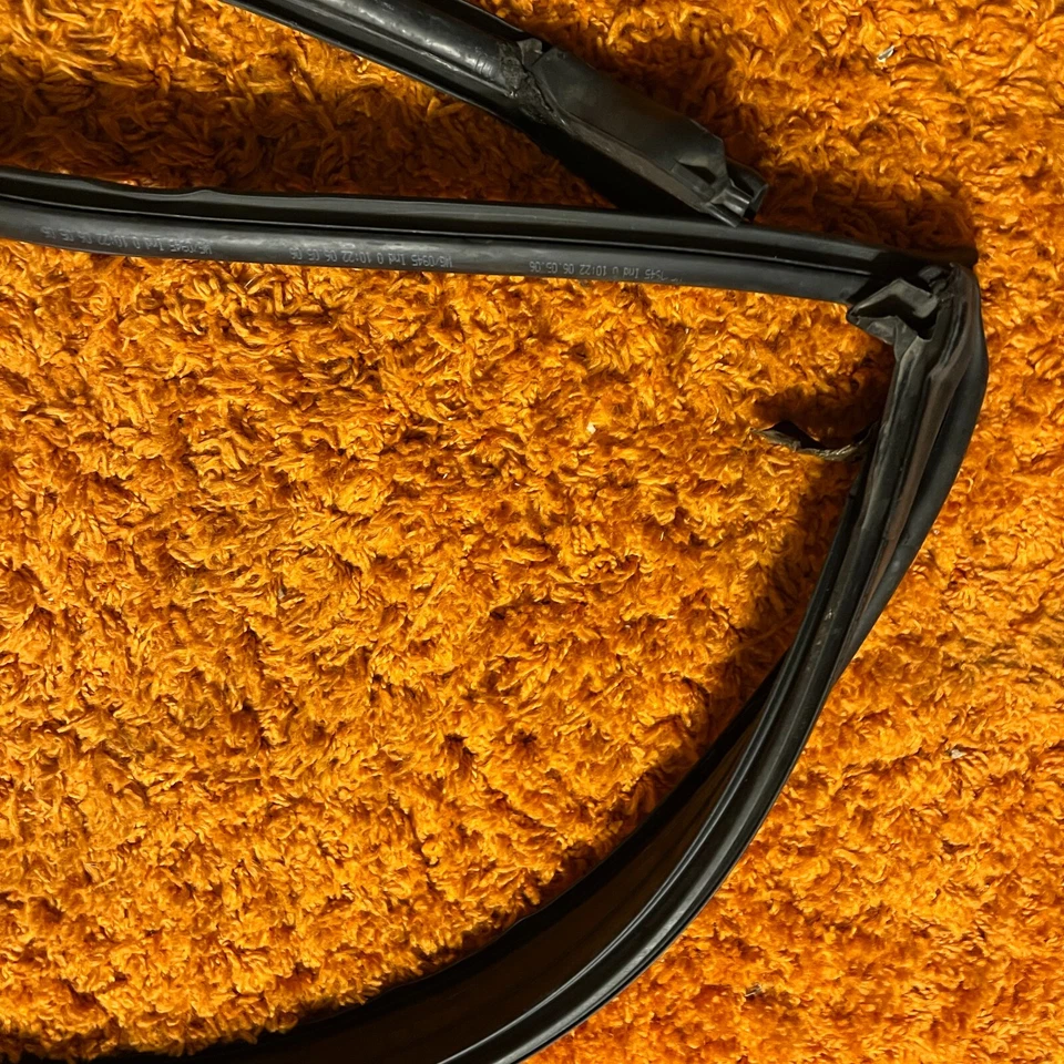 Restripa parabrisas OEM 2005-2013 Chevrolet Corvette C6 20821312 20774936 Foto 3 de 4