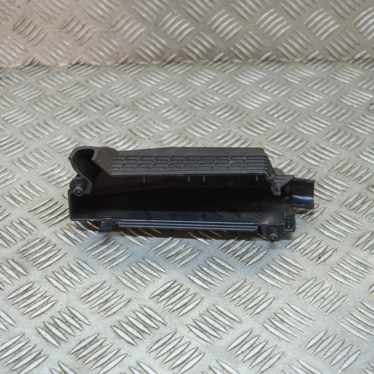 MERCEDES-BENZ A W176 A 180 CDI Air Filter Box Cover A6071530275 