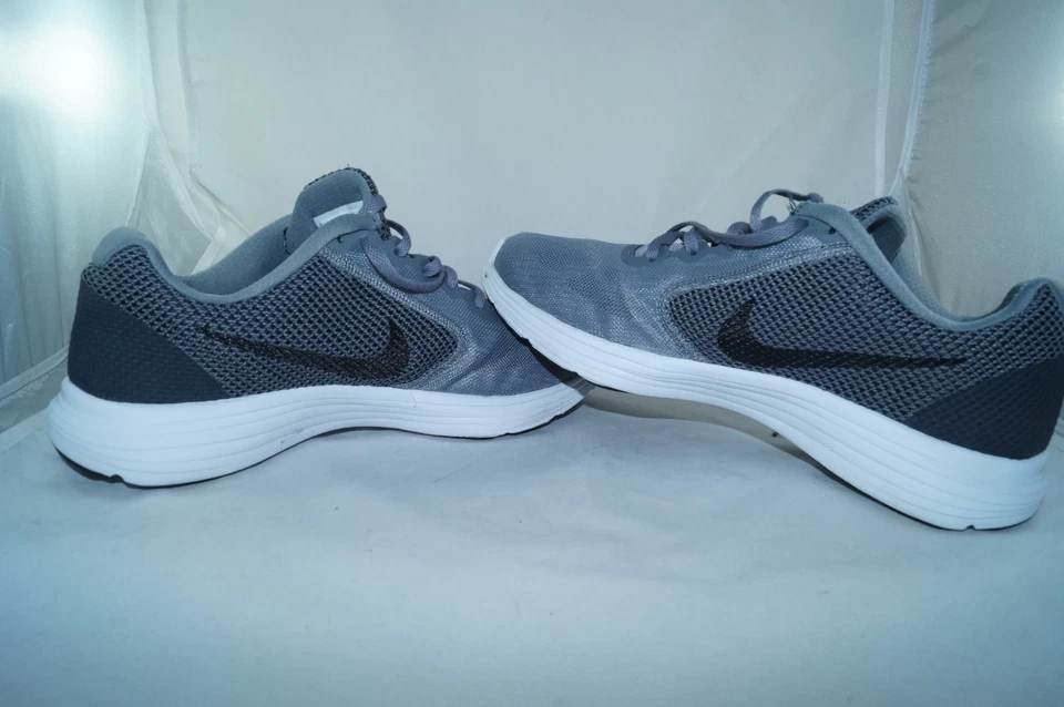 Nike Revolution 3 GR: 44 Grau Sportschuhe Running Laufschuhe - Bild 2 von 4