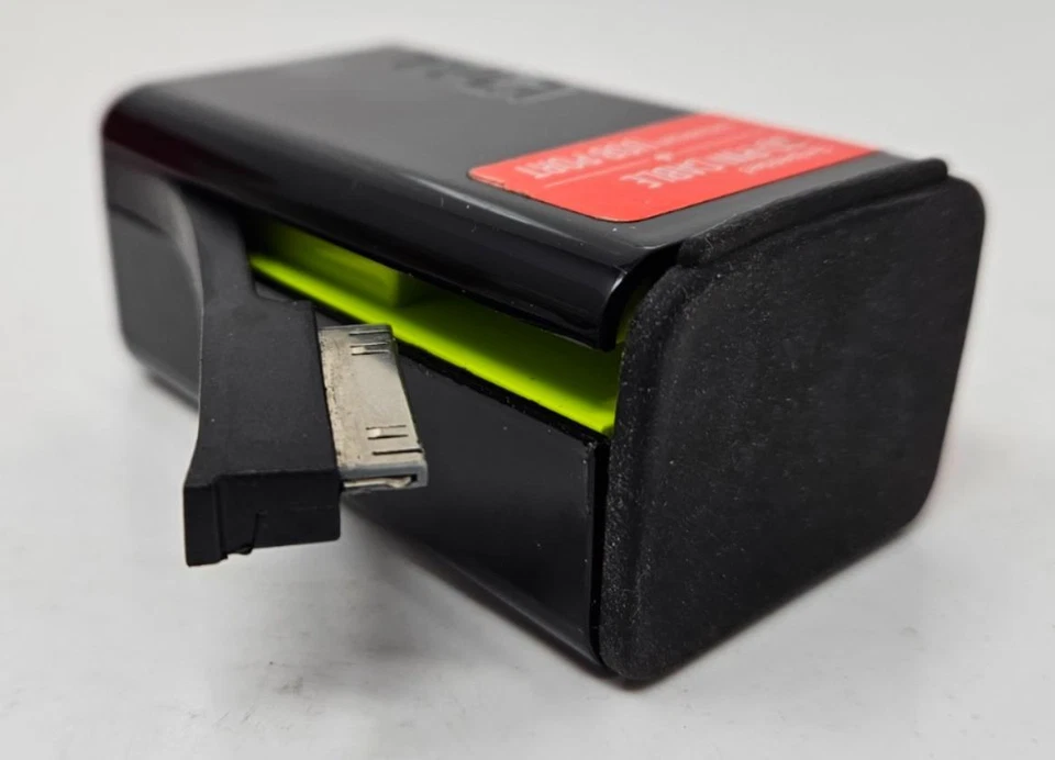 Cargador de batería externo portátil TYLT 5200mAh para Apple iPhones 4/4S, 3G Foto 4 de 4