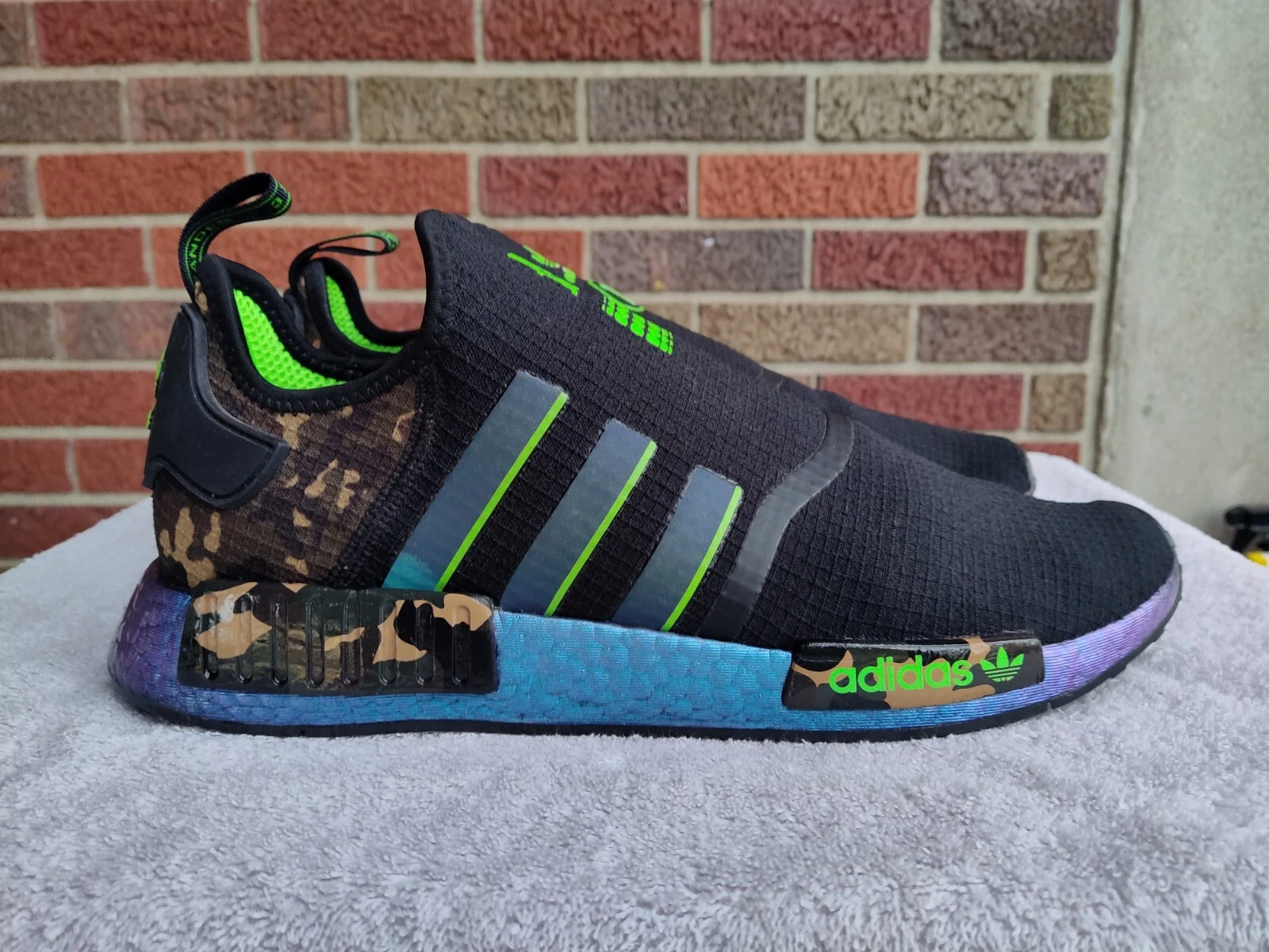 Scarpe Adidas JuJu Smith Schuster x NMD_R1 "Black Camo Print" da uomo taglia 13 come nuove