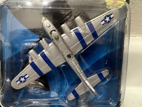 Maisto Tailwinds B-17G Flying Fortress With Stand Kid Connection - Picture 2 of 7