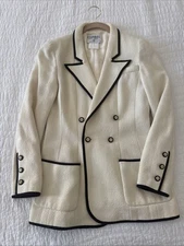 CHANEL 1995P BOUTIQUE MUSEUM TWEED ECRU JACKET BLACK TRIM 24K CC BUTTONS FR 40