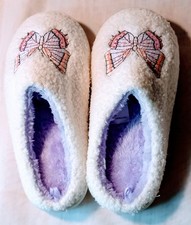 New Soft and Cozy White Fabric Houseshoes Size 7. B. MD 5