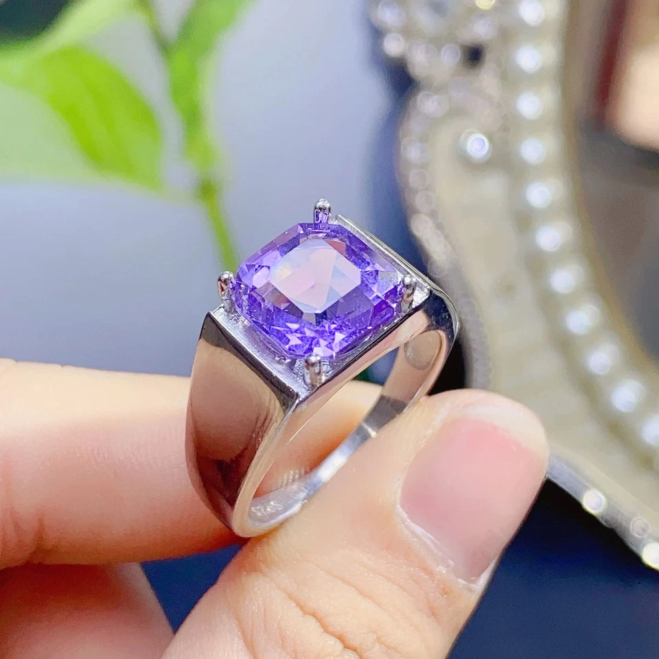 Anillo de amatista para hombre de 2 quilates con corte Asscher creado en laboratorio enchapado en oro blanco de 14 quilates Foto 2 de 4