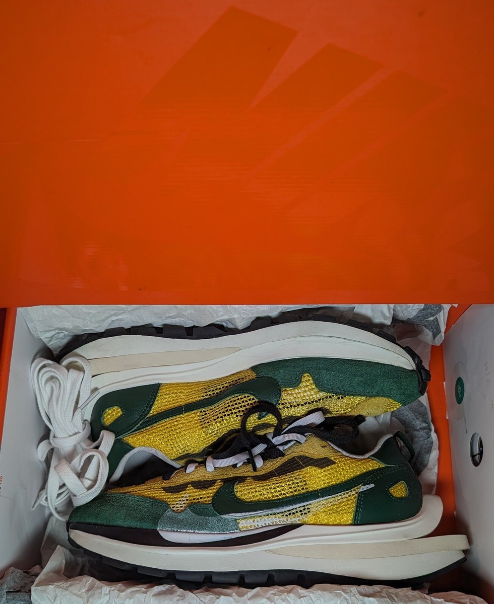 Size 9.5 - Nike Sacai x VaporWaffle Tour Yellow 194499655015  display picture 3